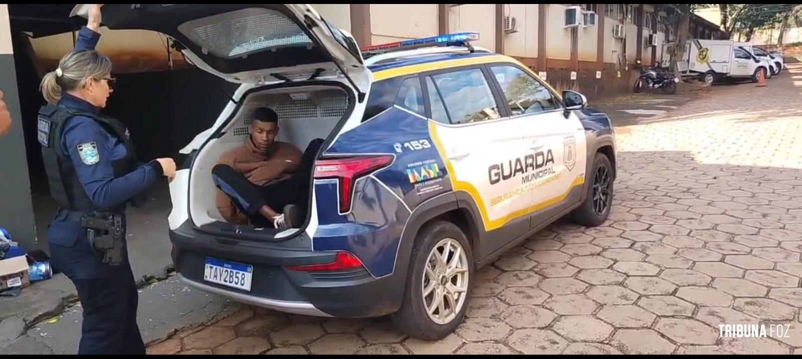 Guarda Municipal prende homem com mandado de prisão no centro de Foz do Iguaçu