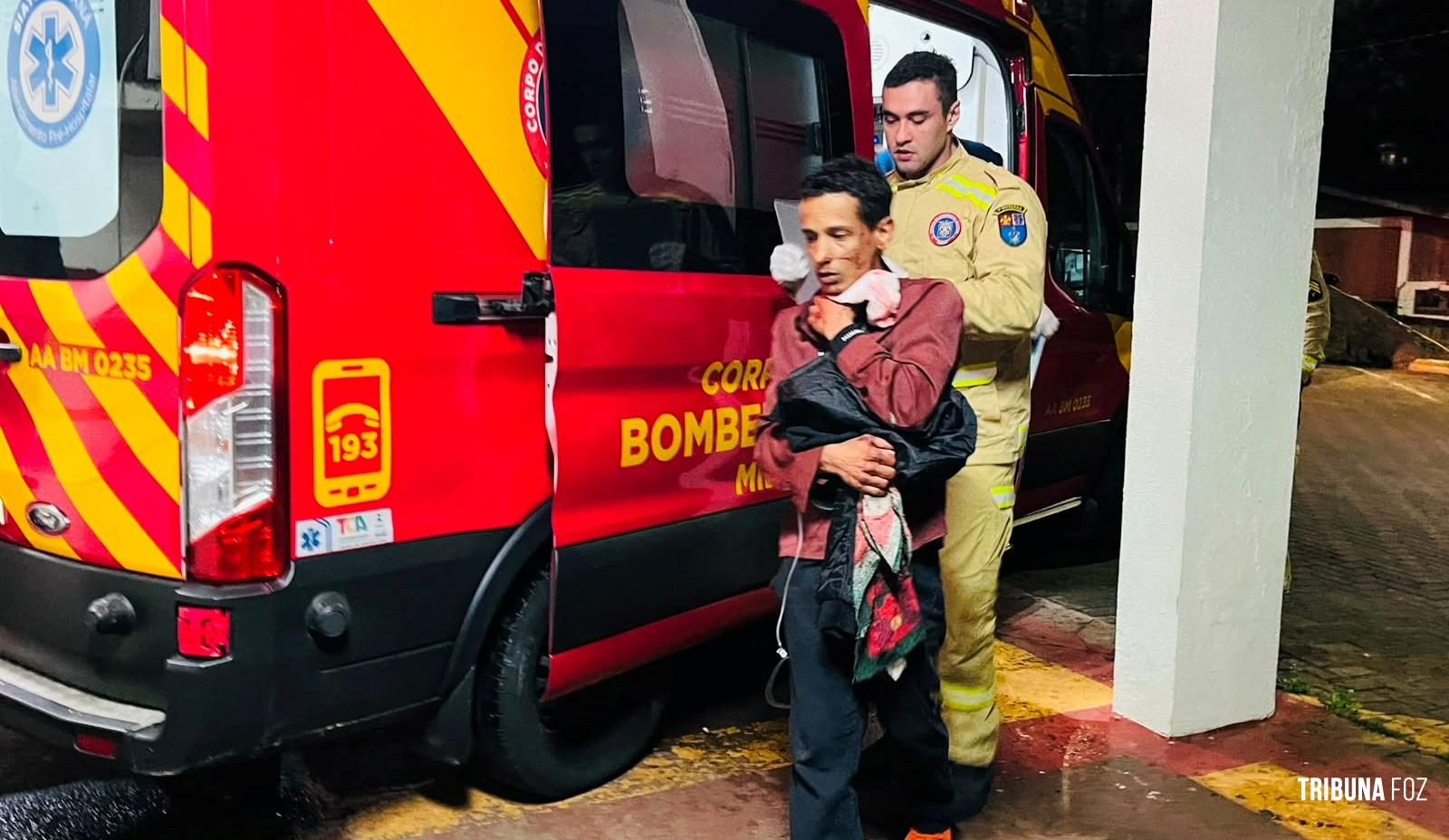 Homem é agredido e esfaqueado na Rua Almirante Barroso e socorrido pelo Siate 
