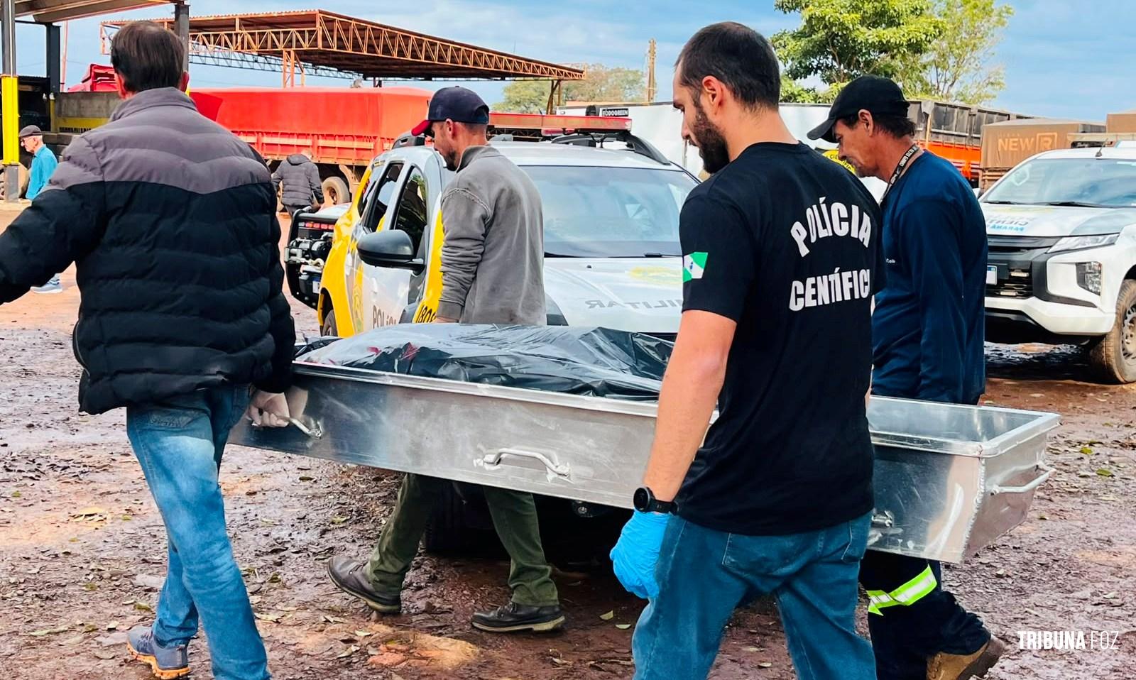 Homem é encontrado morto sobre carreta em posto de combustível em Foz do Iguaçu