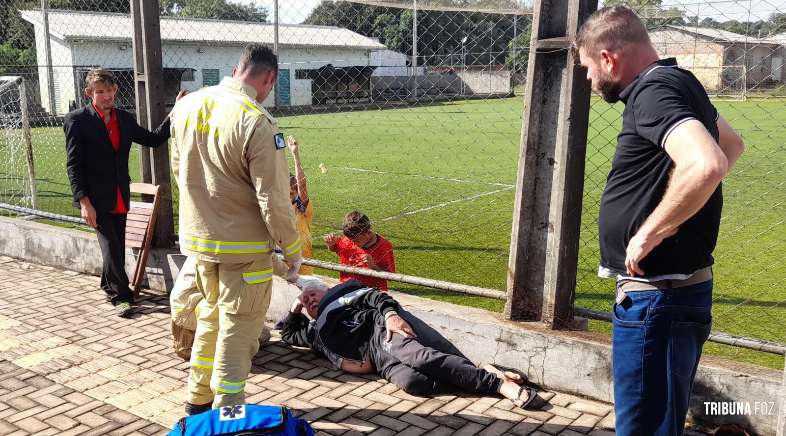 Idoso é socorrido pelo Siate após atropelamento no Porto Meira