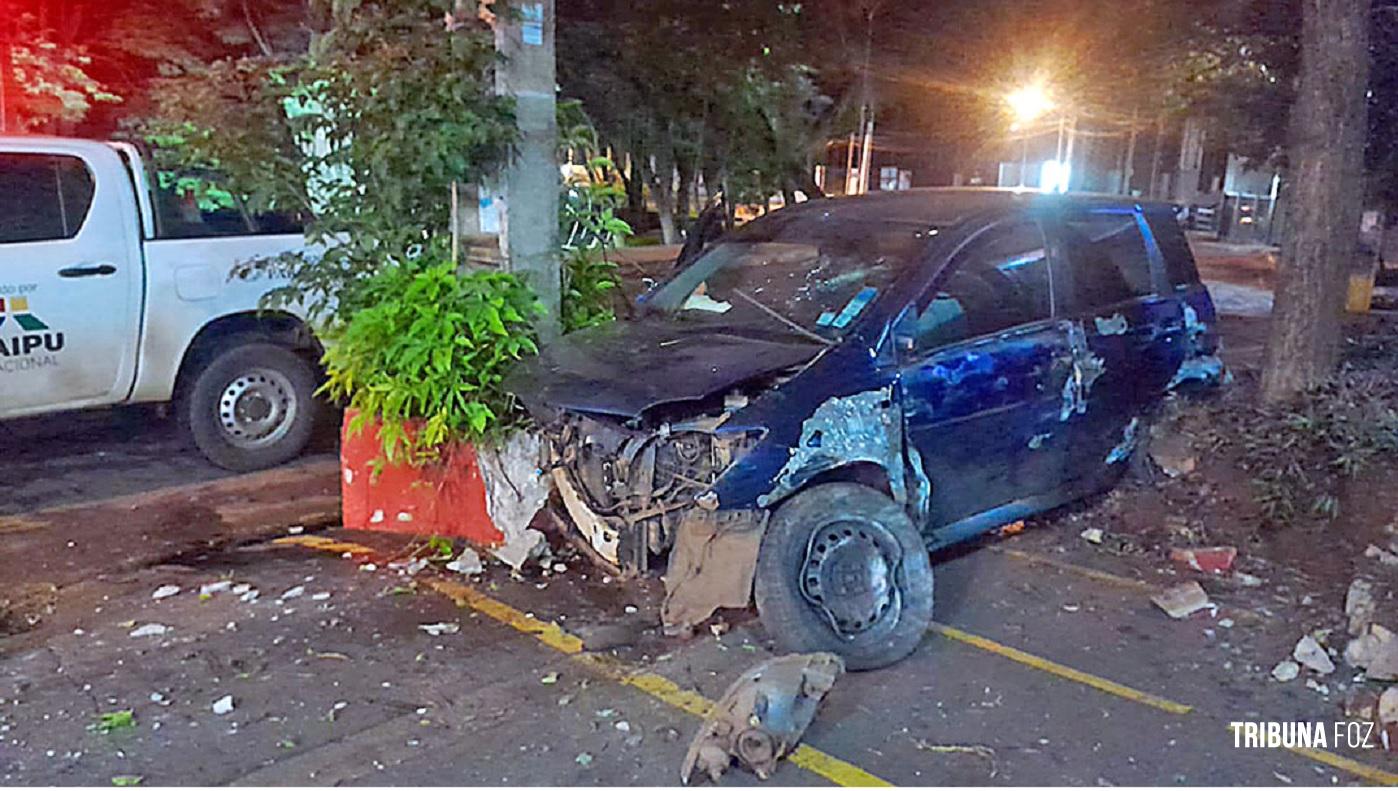 Jovem de 18 anos embriagado bate em prédio durante a madrugada em Ciudad Del Este