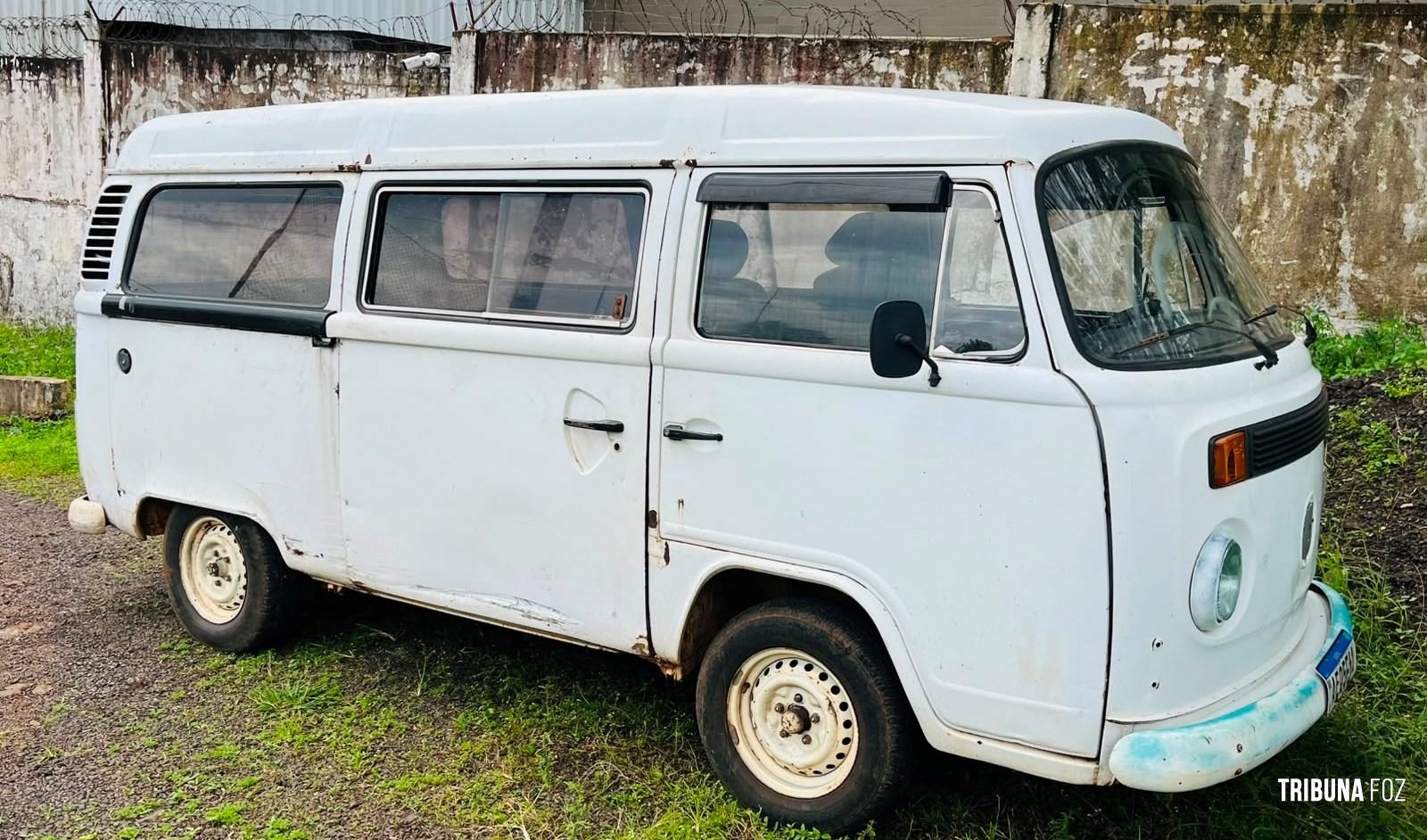 Militares do CHOQUE recuperam Kombi roubada carregada com mercadorias e prende suspeito no Jardim Jupira