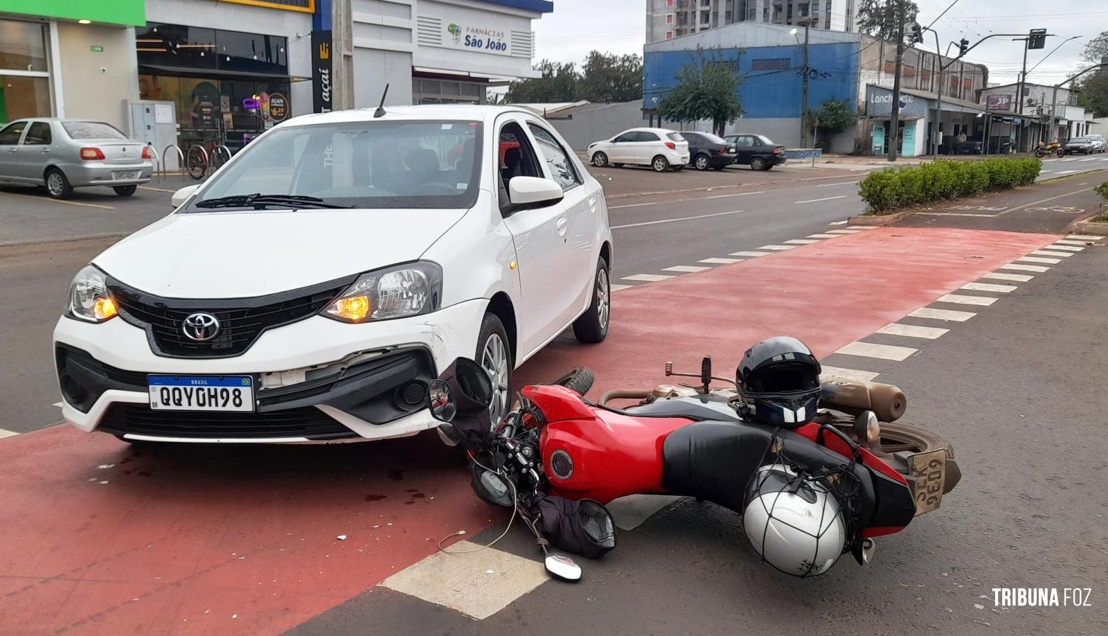 Motociclista sofre lesões leve após colisão na Av. General Meira