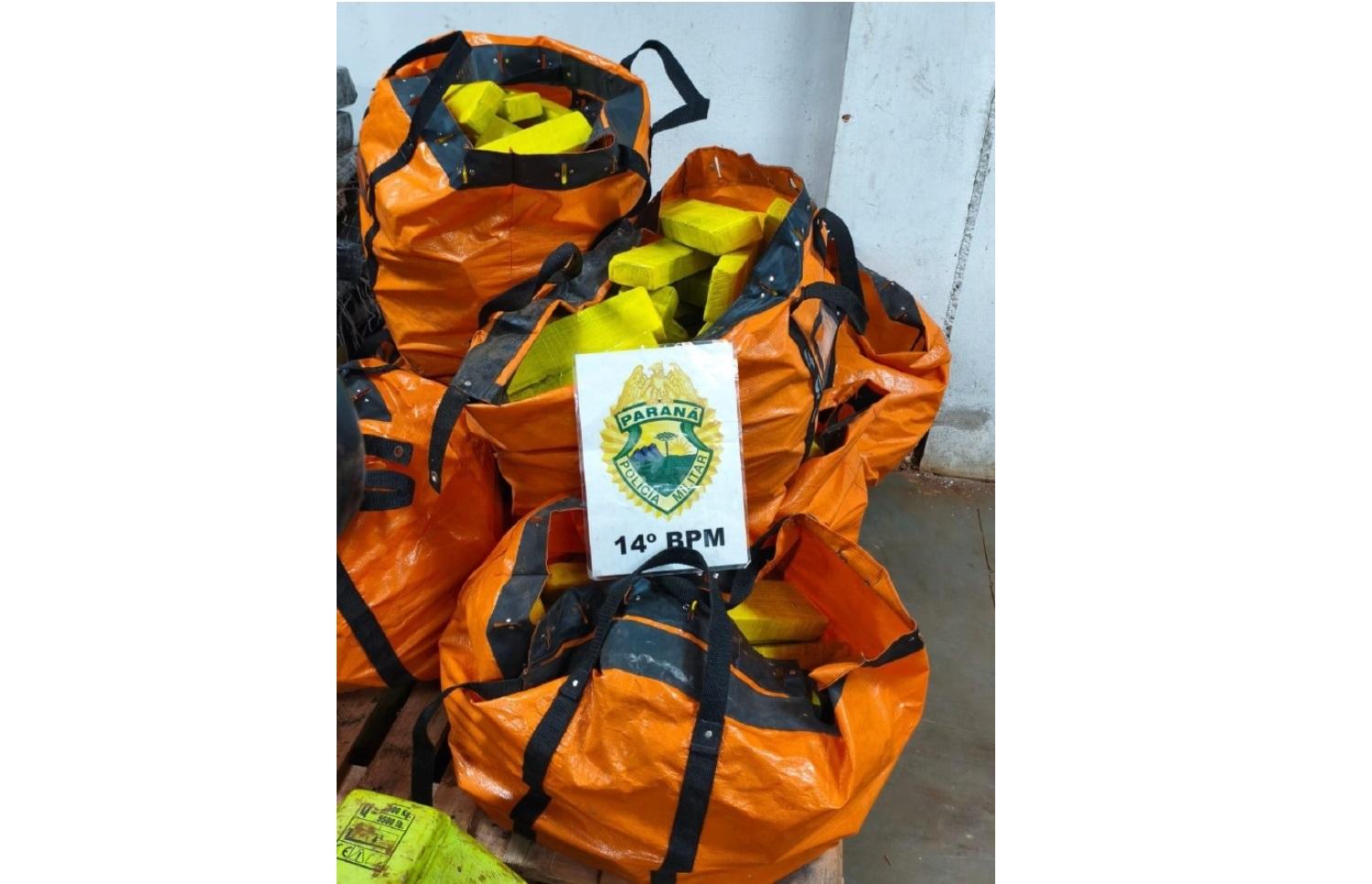 PM apreende 251 quilos de maconha após localizar veículo abandonado em Foz do Iguaçu