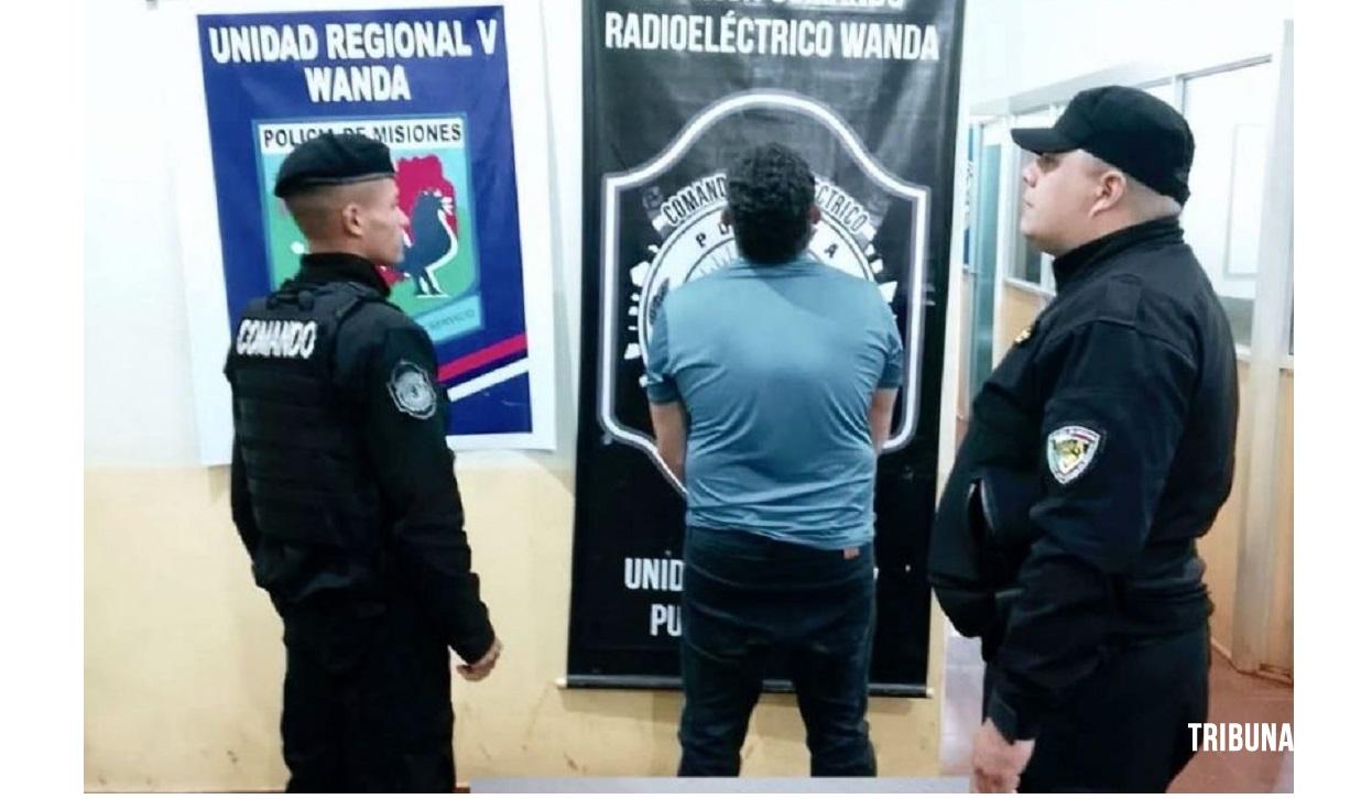 Policia prende homem violento que ameaçou a esposa de morte com um facão em Puerto Iguazu