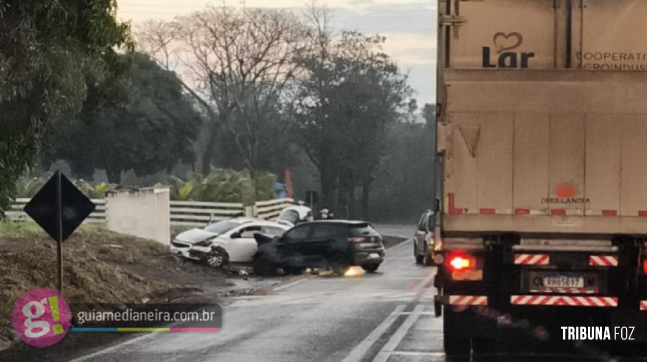 Três policiais militares escapam ilesos após acidente na PR-497 em Missal