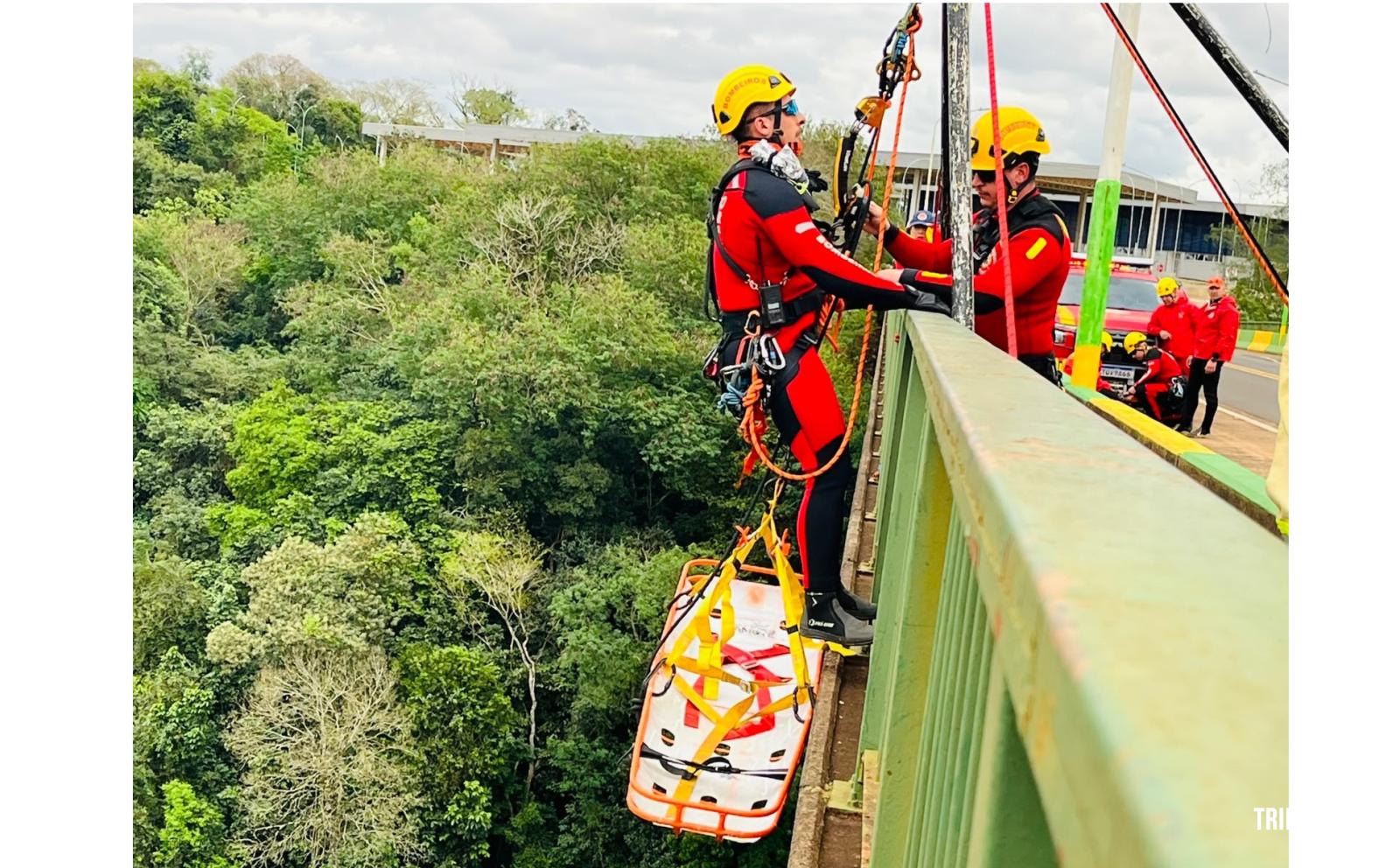 Bombeiros de três estados realizam treinamento de resgate em águas rápidas no Rio Iguaçu