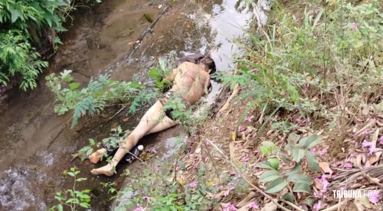 Homem é encontrado morto com marcas de tiros e queimaduras dentro do rio no Jardim Canadá em Foz do Iguaçu