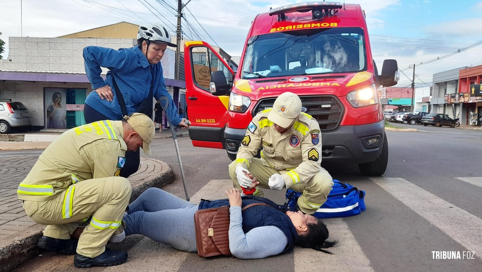 Idosa de 71 anos de idade é socorrida pelo Siate após queda de triciclo elétrico no Porto Meira