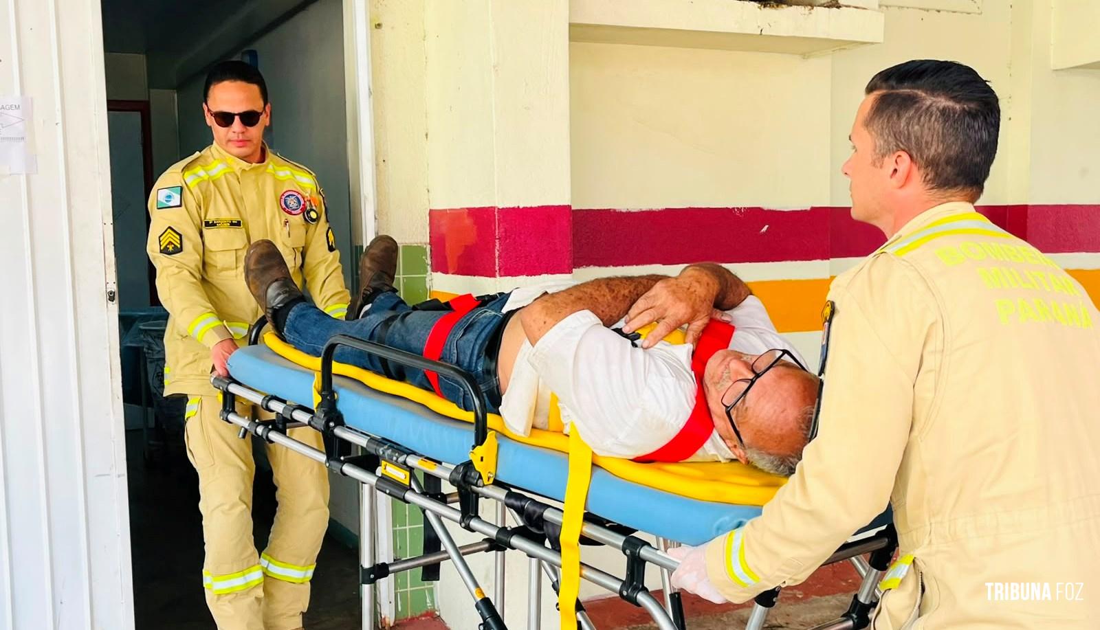 Idoso de 67 anos fica ferido após cair de elevador em posto de combustíveis na BR-277