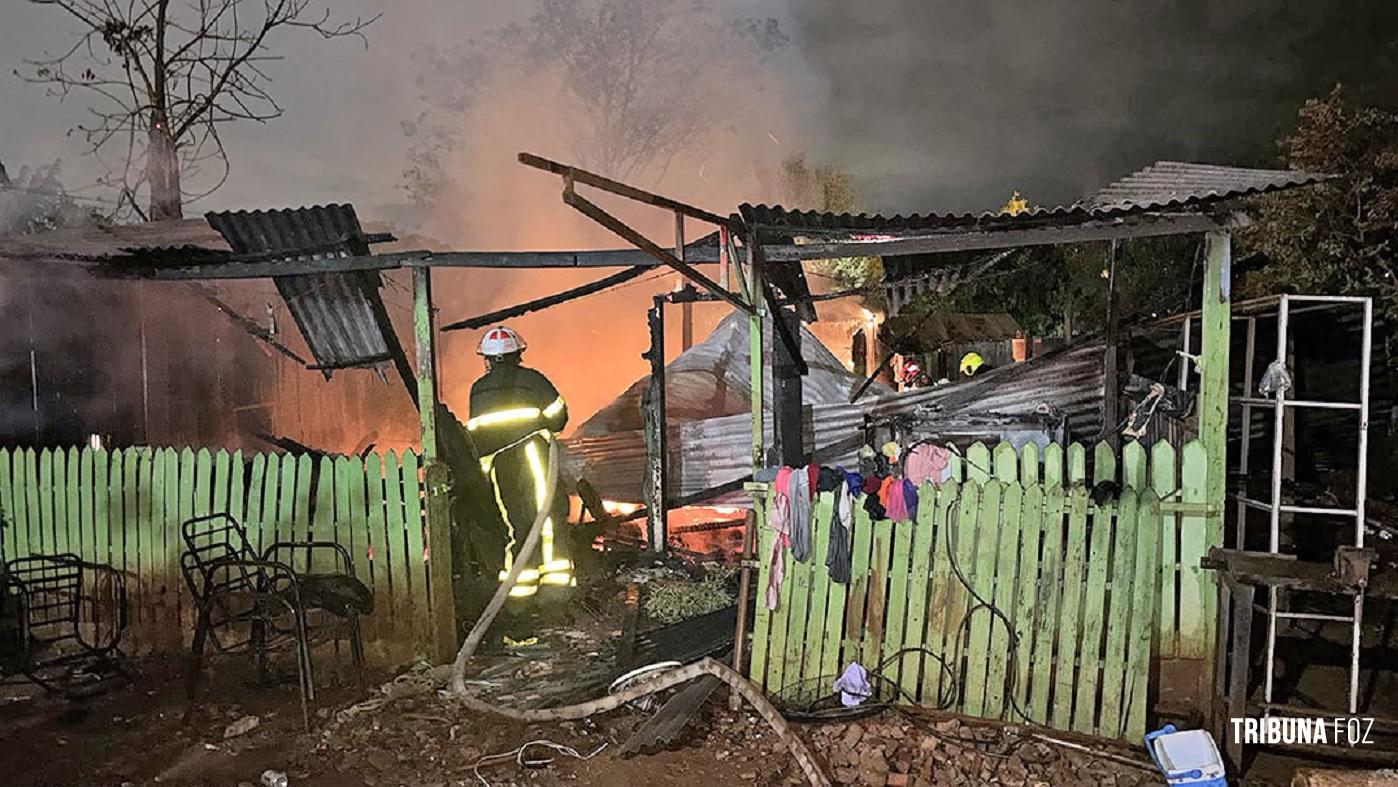 Incêndio destrói por completo uma casa em Presidente Franco no Paraguai