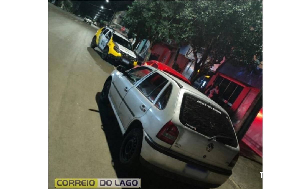 Motorista bate em carro estacionado e abandona veículo no centro de Missal
