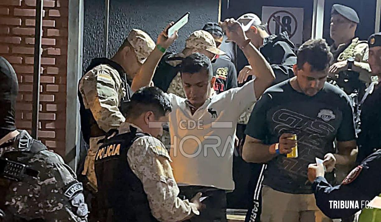 Operação policial em boate termina com sete presos, adolescente encontrado no local e 26 motocicletas apreendidas em Presidente Franco, no Paraguai