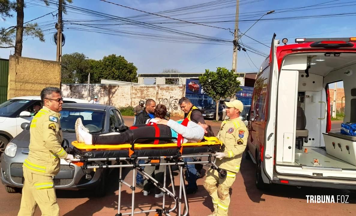 Passageira de moto é socorrida pelo Siate após colisão no Porto Meira