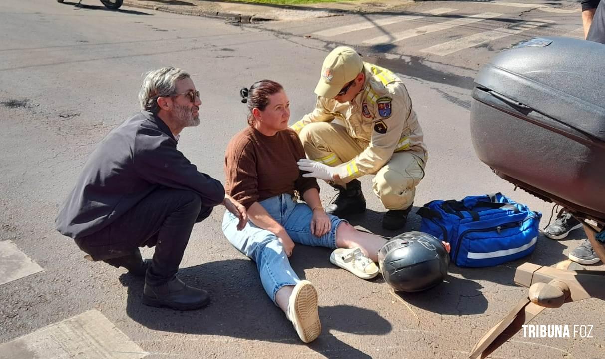 Passageira de moto é socorrida pelo Siate após queda na Av. General Meira