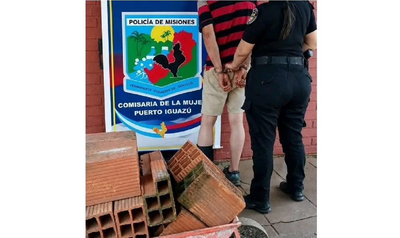 Pediu um carrinho de mão emprestado a um vizinho para trabalhar, mas acabou roubando tijolos de uma igreja em Puerto Iguazu na Argentina