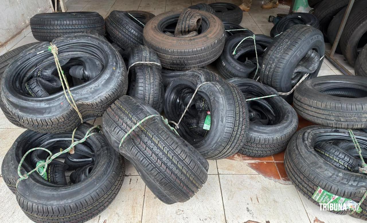 PF e PM apreendem cerca de 140 pneus de origem paraguaia em depósito clandestino no Jardim Jupira em Foz do Iguaçu