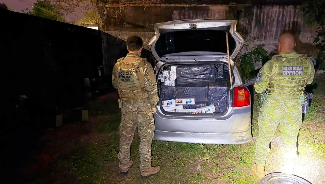 PF e PM apreendem cerca de 9 mil maços de cigarros de origem paraguaia no Jardim América em Foz do Iguaçu