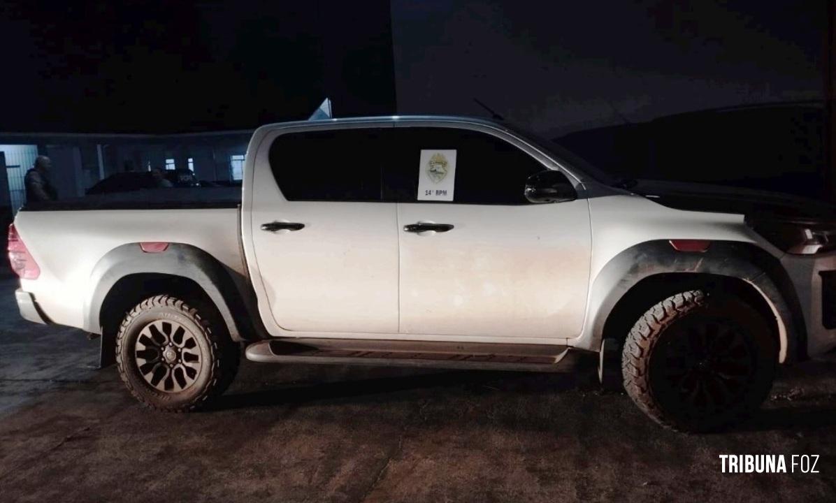PM recupera caminhonete furtada em área de mata em Medianeira