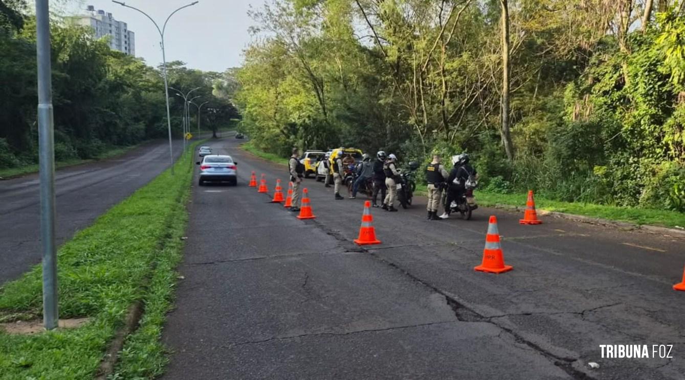 Polícia Militar realiza fiscalização de trânsito durante a Operação Omnis em Foz do Iguaçu