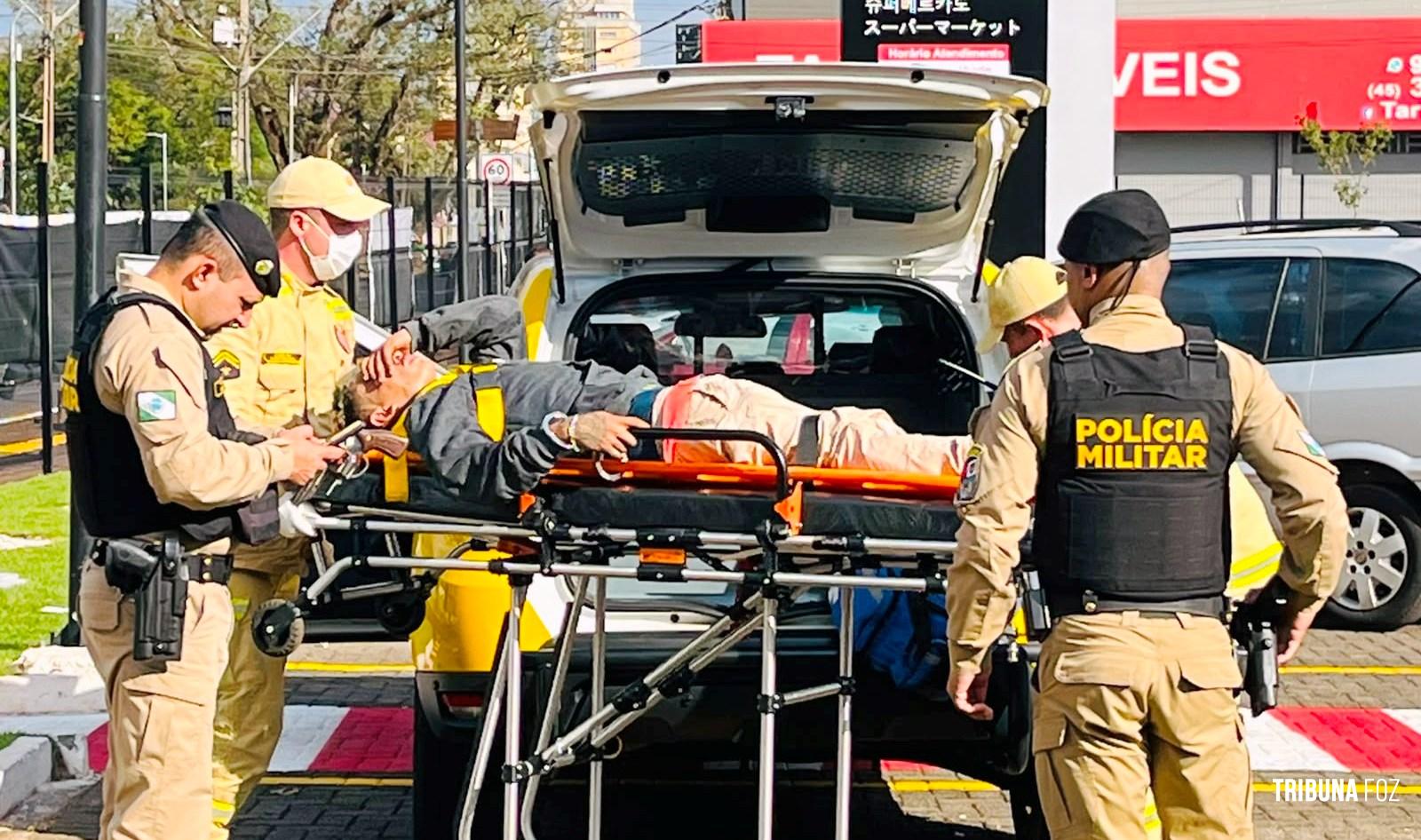 Policial de folga reage a assalto, baleia dois suspeitos e frustra crime na Av. Juscelino Kubistchek em Foz do Iguaçu