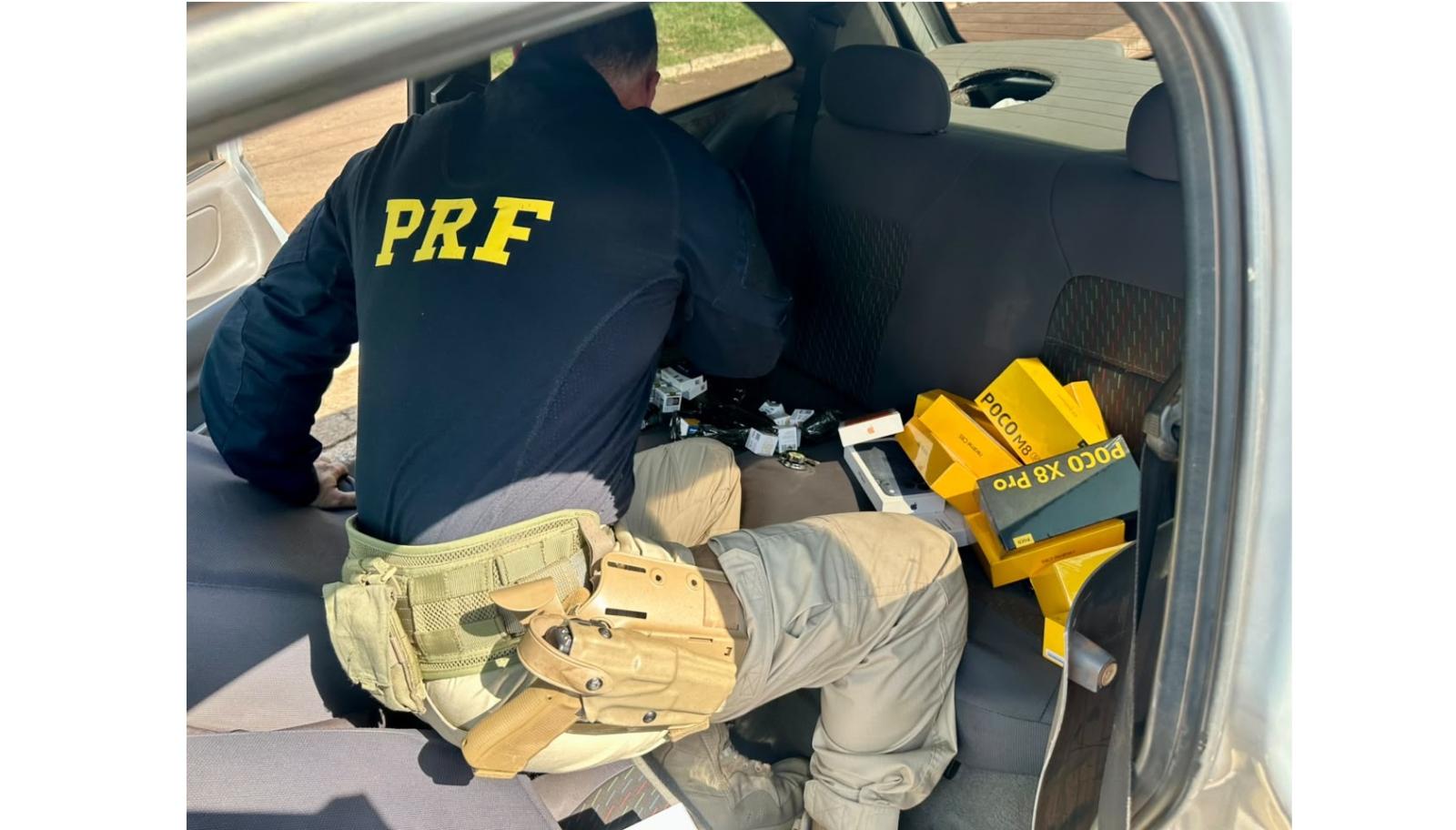 PRF apreende celulares, medicamentos e perfumes durante fiscalização na BR-277 em Santa Terezinha de Itaipu