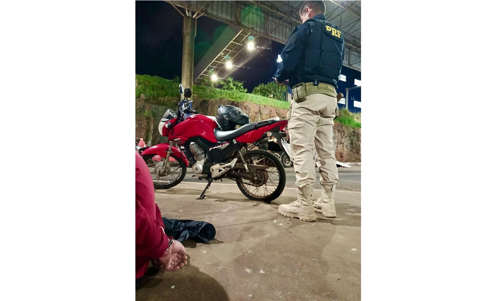PRF prende homem com motocicleta roubada na Ponte Internacional da Amizade em Foz do Iguaçu