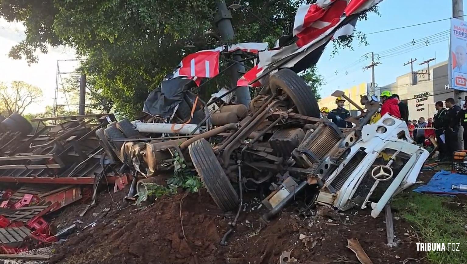Caminhoneiro morre após tombar carreta no Km 3,5 em Ciudad Del Este no Paraguai