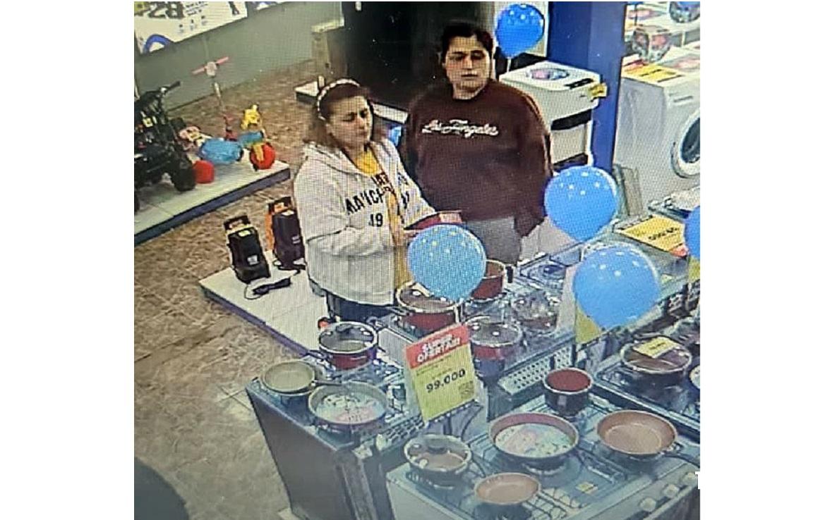 Duas mulheres furtam quatro celulares de loja no Paraguai fingindo ser clientes