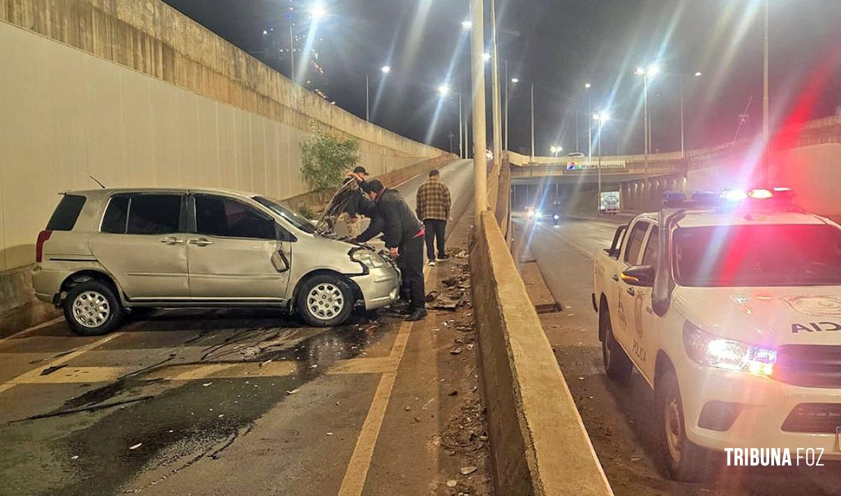 Idoso perde o controle do veículo e capotou no viaduto do Km 7 em Ciudad Del Este