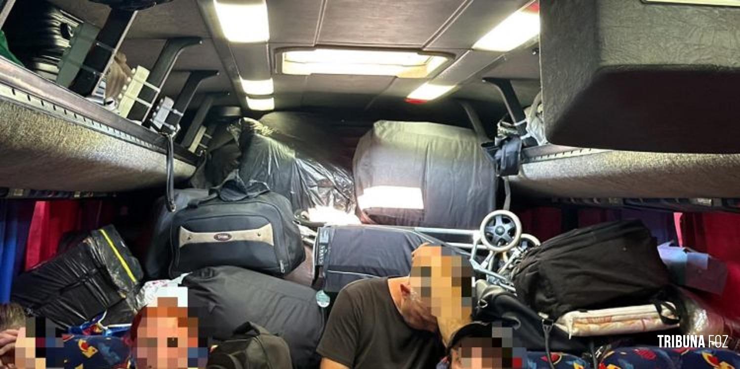 Pai e filho são presos com ônibus lotado de cigarros e emagrecedores em Foz do Iguaçu