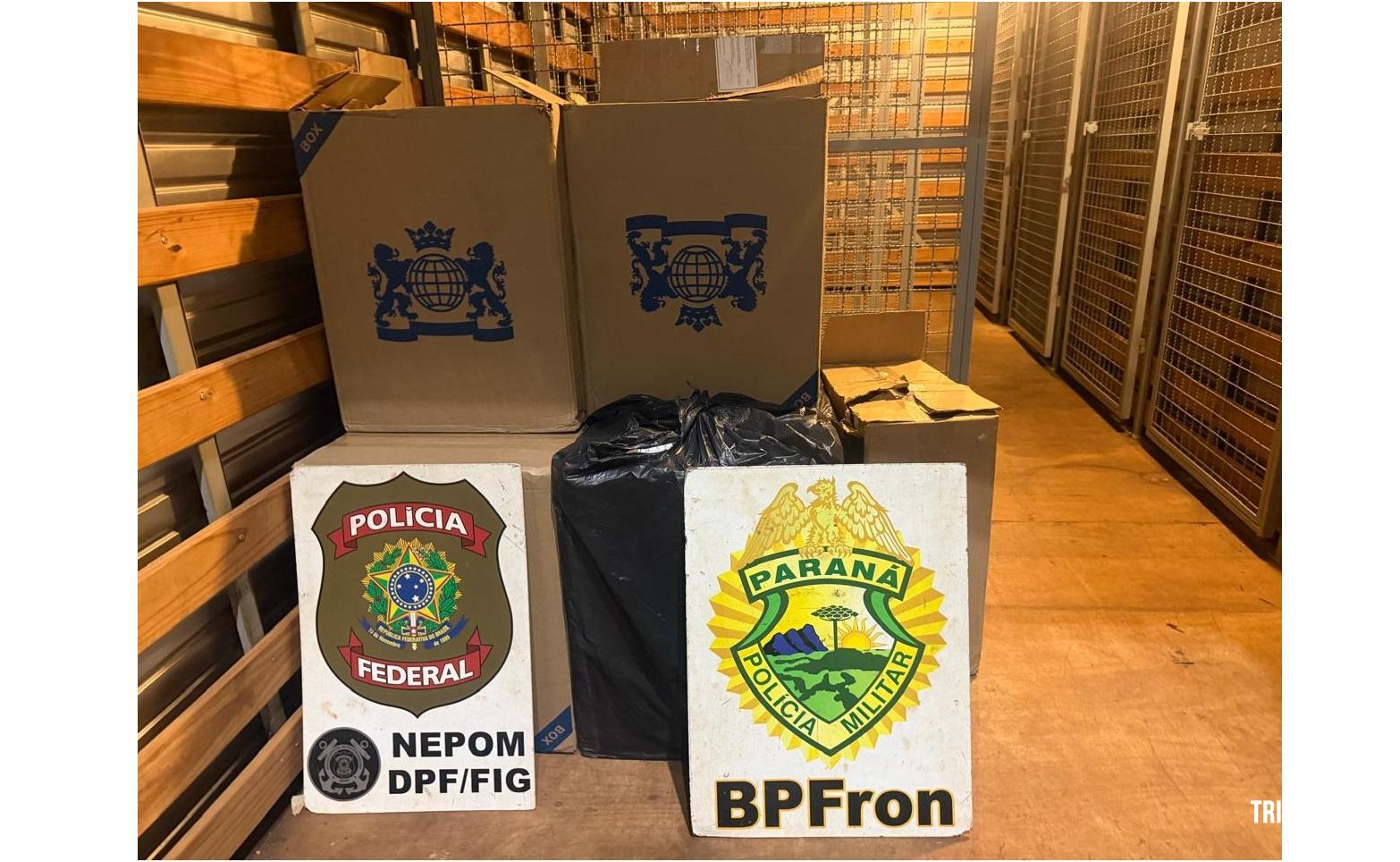 PF, PM e Exército apreendem 11 caixas de cigarros contrabandeados em depósito clandestino no Jardim Jupira em Foz do Iguaçu
