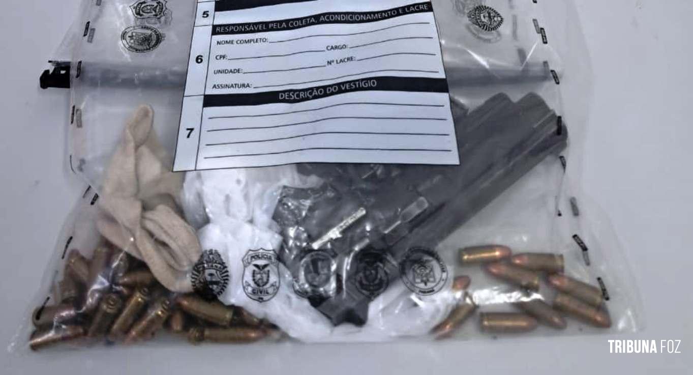 PM apreende pistola e 42 munições encontradas dentro de veículo em Foz do Iguaçu