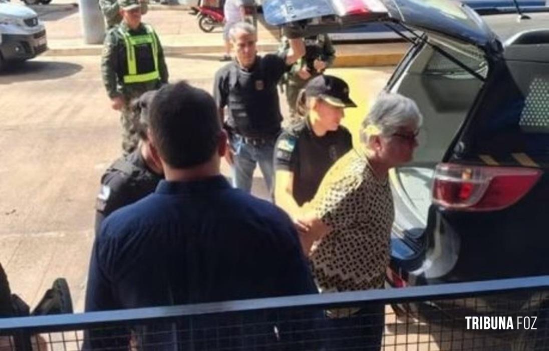 Policia Federal do Brasil entrega a Policia Argentina acusada de comandar um esquema de pirâmide multimilionário em Puerto Iguazú