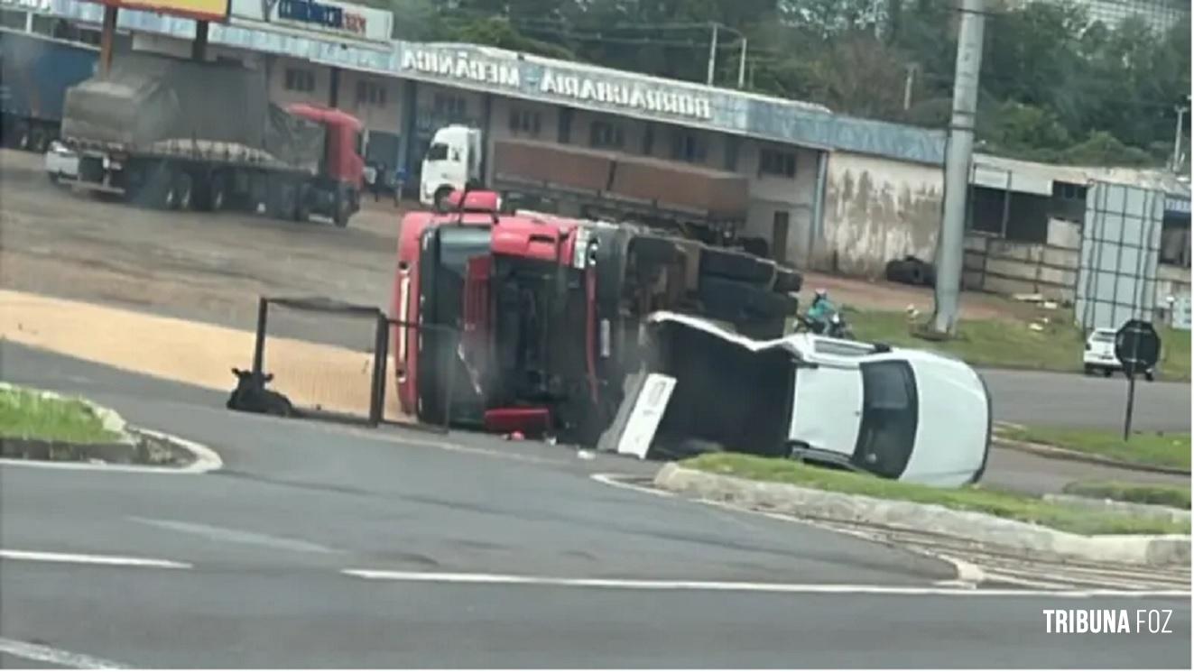 Tombamento de carreta afeta trânsito na BR-277 em Céu Azul