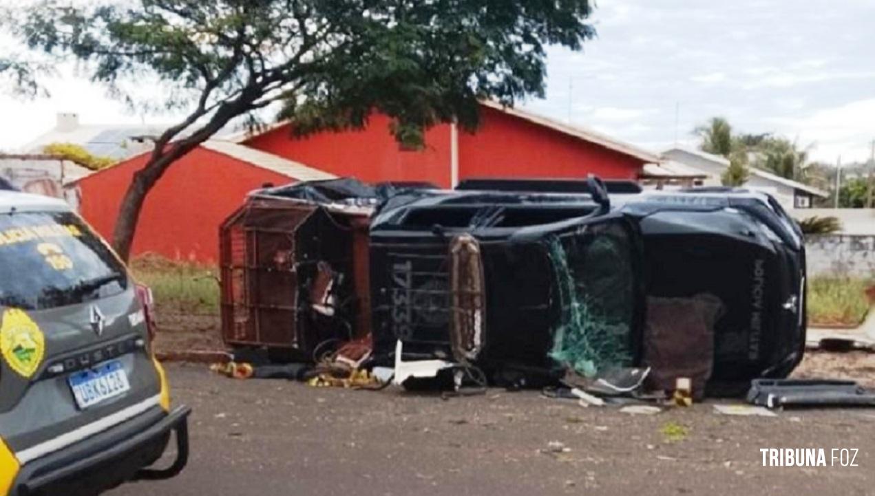 Viatura do BPFRON se envolve em acidente e capota durante perseguição no centro de Missal
