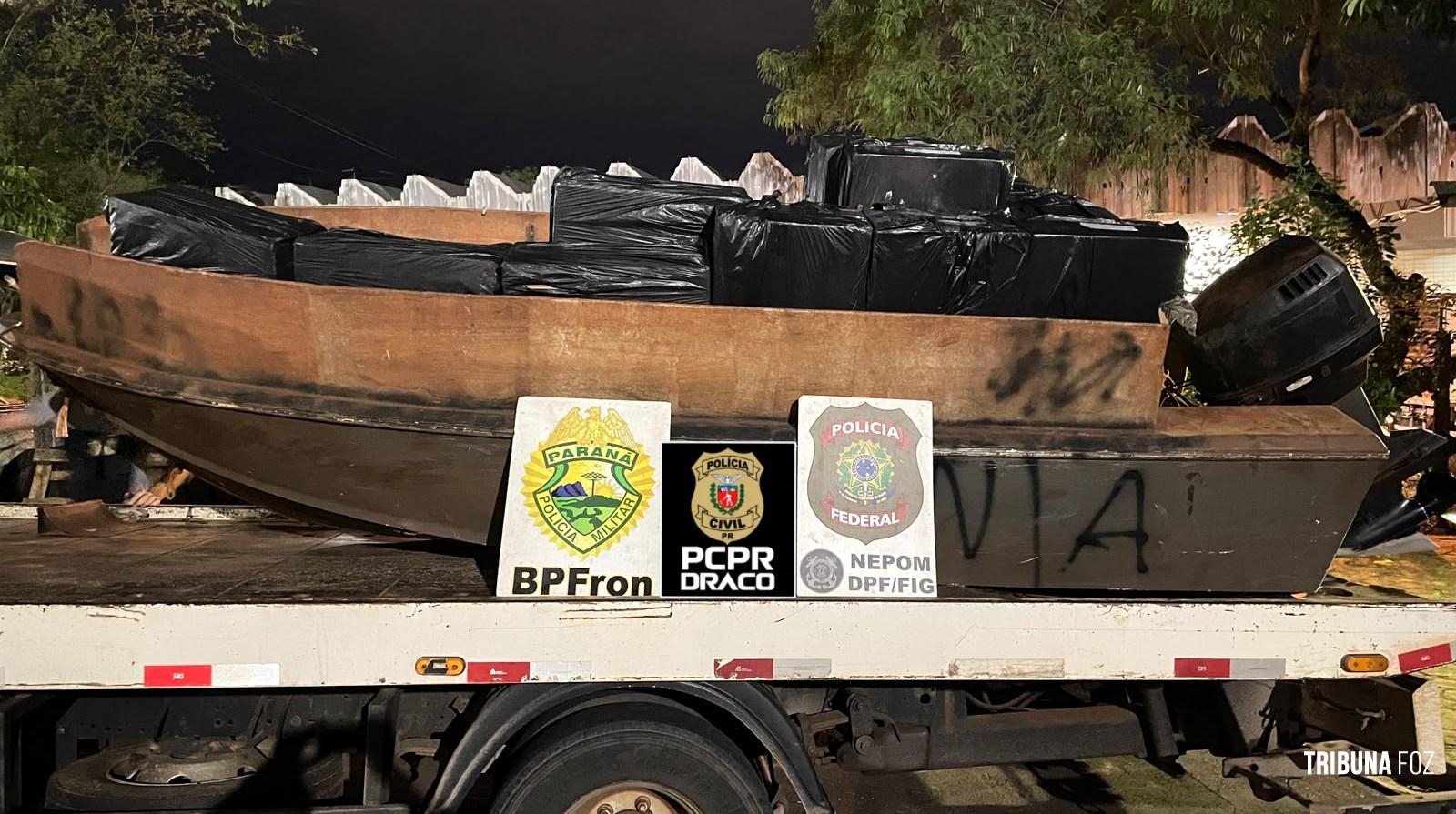 BPFRON e Polícia Federal apreendem 2.500 pacotes de cigarros contrabandeados e embarcação em Itaipulândia