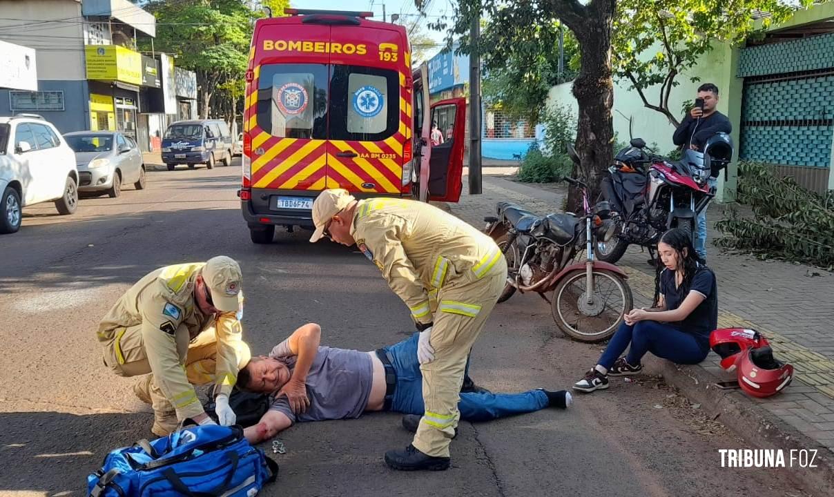 Motociclista é socorrido pelo Siate após colisão entre duas motos no Porto Meira