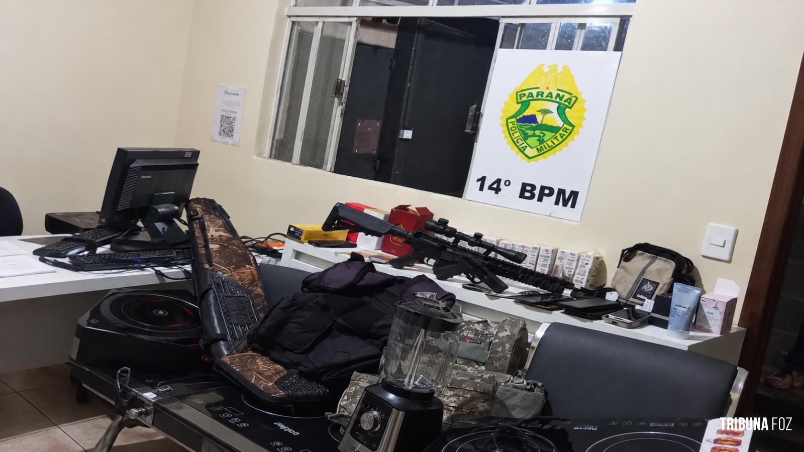 PM prende quatro homens, apreende dois adolescentes e recupera mercadorias roubadas no Bairro Porto Belo em Foz do Iguaçu