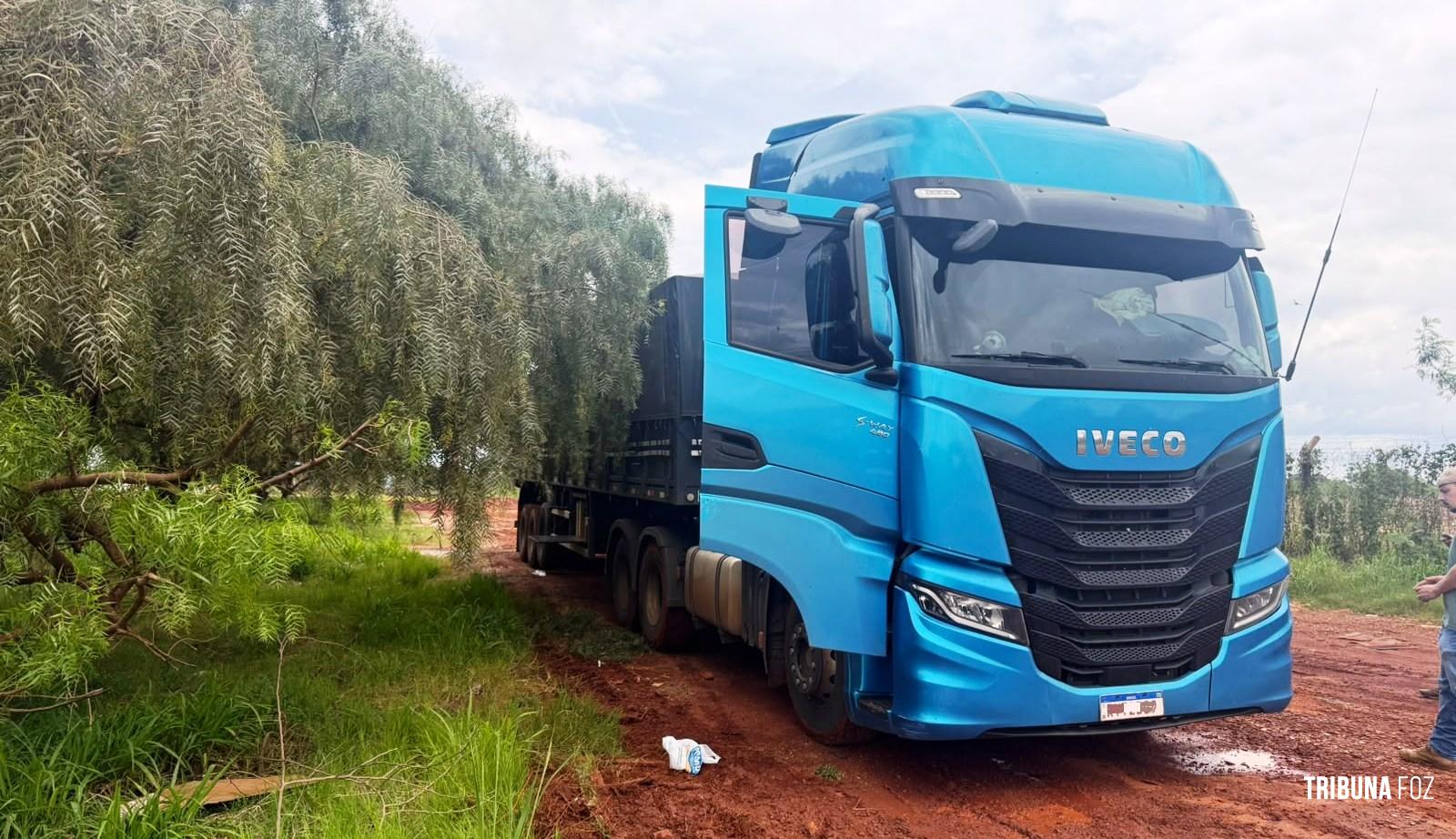 RF, PF, PM, GM apreendem carga de eletrônicos escondida em carreta em Foz do Iguaçu