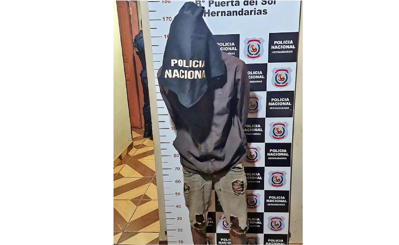 Um homem de 23 anos de idade foi preso após agredir sua mãe de 61 anos em Hernandarias no Paraguai