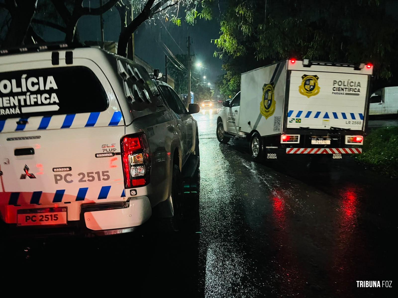 Um morto e outro ferido a tiros no pátio de residência na Vila da Batalha em Foz do Iguaçu